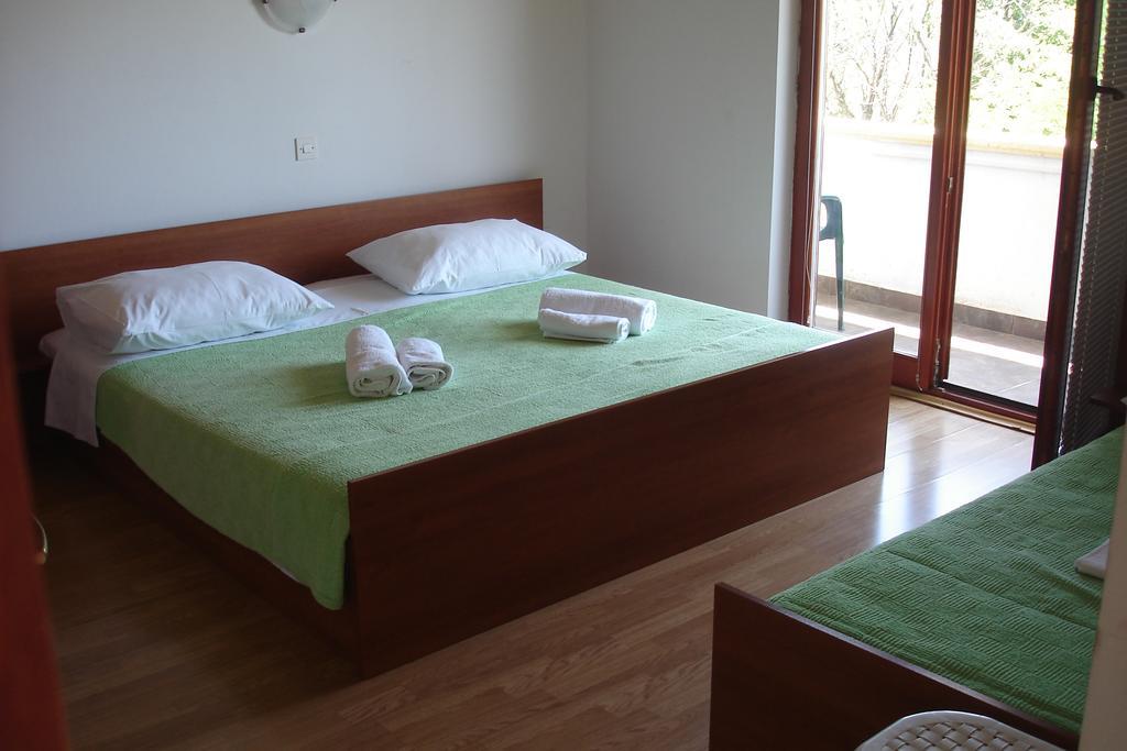 Apartments Cico Starigrad Paklenica Εξωτερικό φωτογραφία