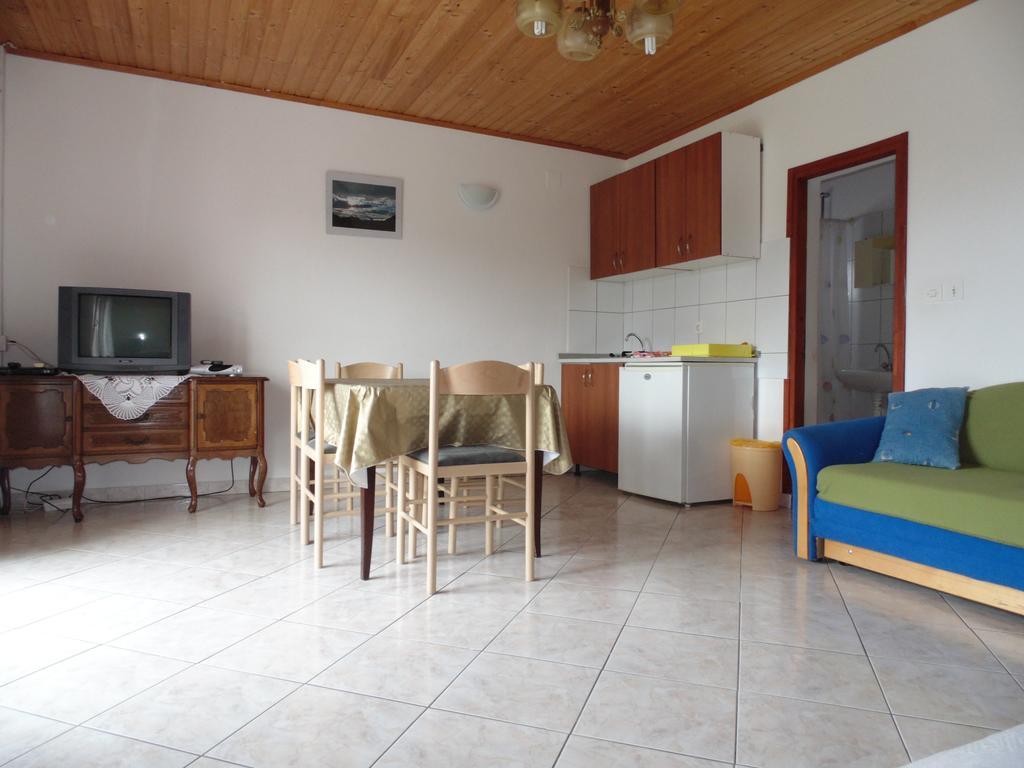 Apartments Cico Starigrad Paklenica Εξωτερικό φωτογραφία
