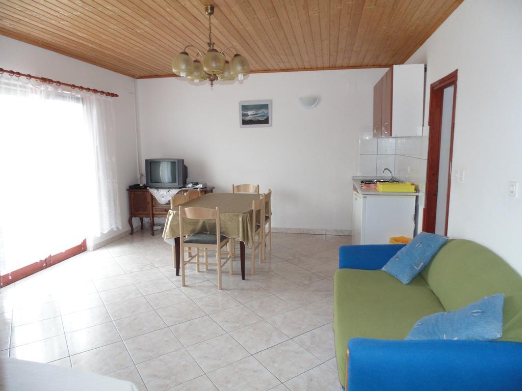 Apartments Cico Starigrad Paklenica Εξωτερικό φωτογραφία