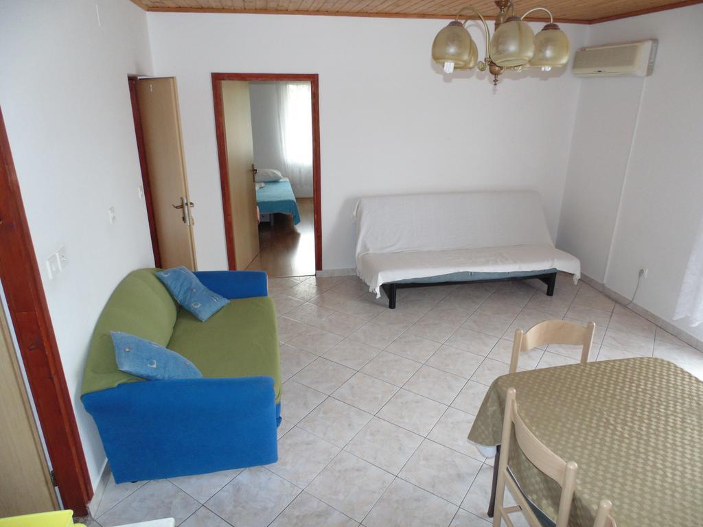 Apartments Cico Starigrad Paklenica Εξωτερικό φωτογραφία