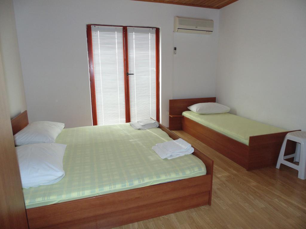 Apartments Cico Starigrad Paklenica Εξωτερικό φωτογραφία
