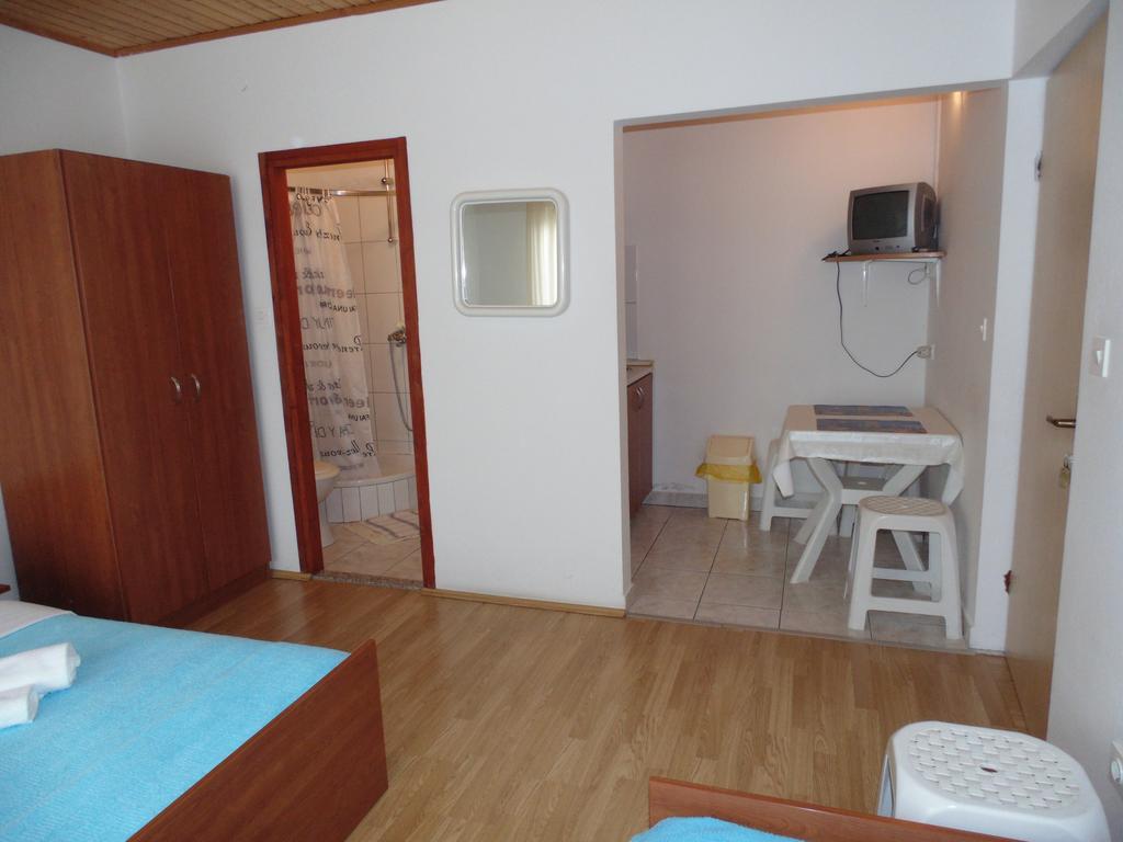 Apartments Cico Starigrad Paklenica Εξωτερικό φωτογραφία